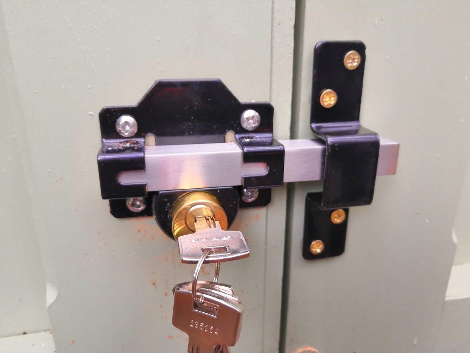 Key operated gate locks and shed locks